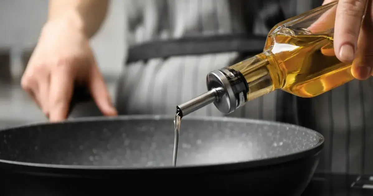 Zdjęcie Na jakiej oliwie nie można smażyć? Unikaj tych niezdrowych tłuszczy
