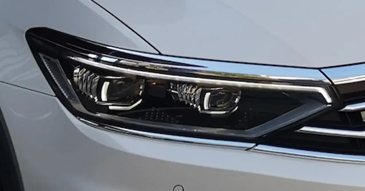 Nowe reflektory z LED, kiedy światła pozycyjne tworzą ostry, nowoczesny wygląd.