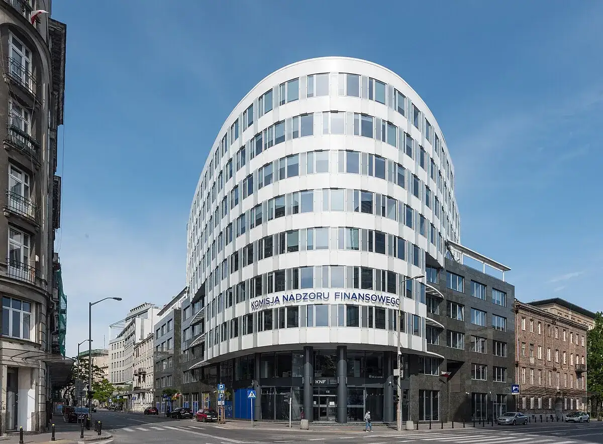 Siedziba KNF lub logo Komisji Nadzoru Finansowego