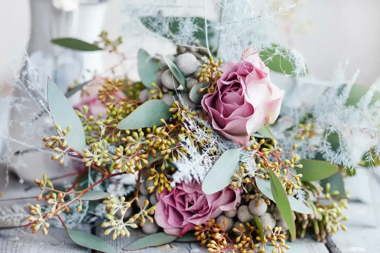 alternatywne bukiety kwiat&oacute;w na walentynki