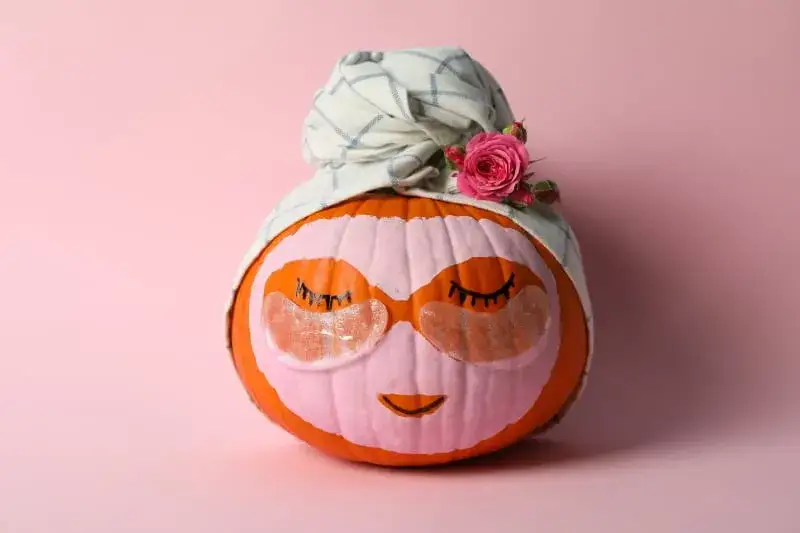 ozdobione dynie na halloween malowane i wycinane