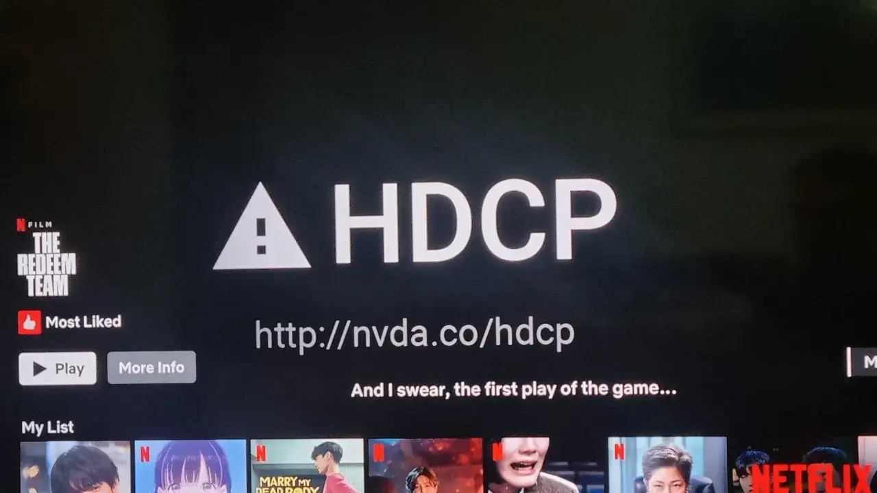 Ekran informuje o problemie z ochroną przed kopiowaniem HDCP. Widoczny jest napis 