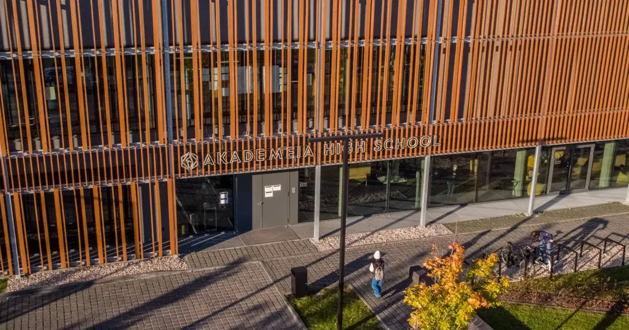 Akademia High School - nowoczesna szkoła, do której chodzą dzieci najbogatszych polskich celebrytów.