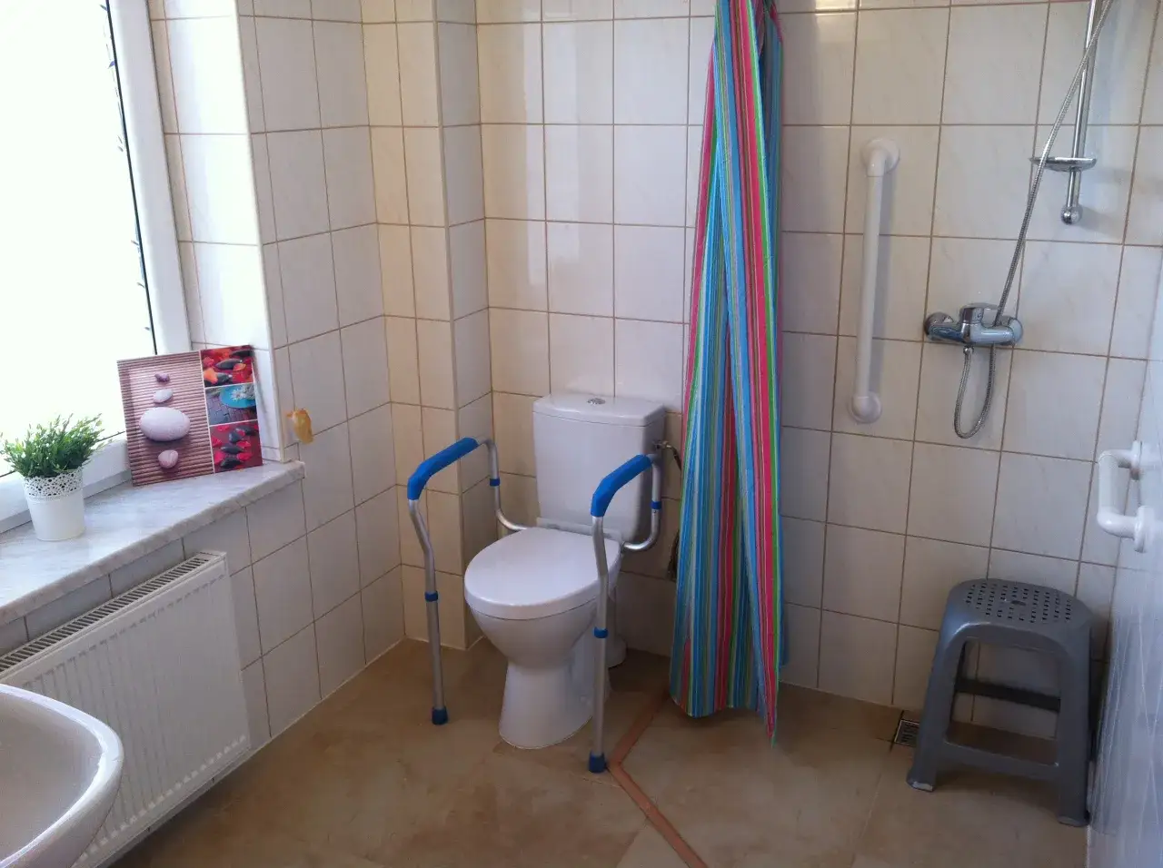 Dom Seniora Marconi pokój łazienka