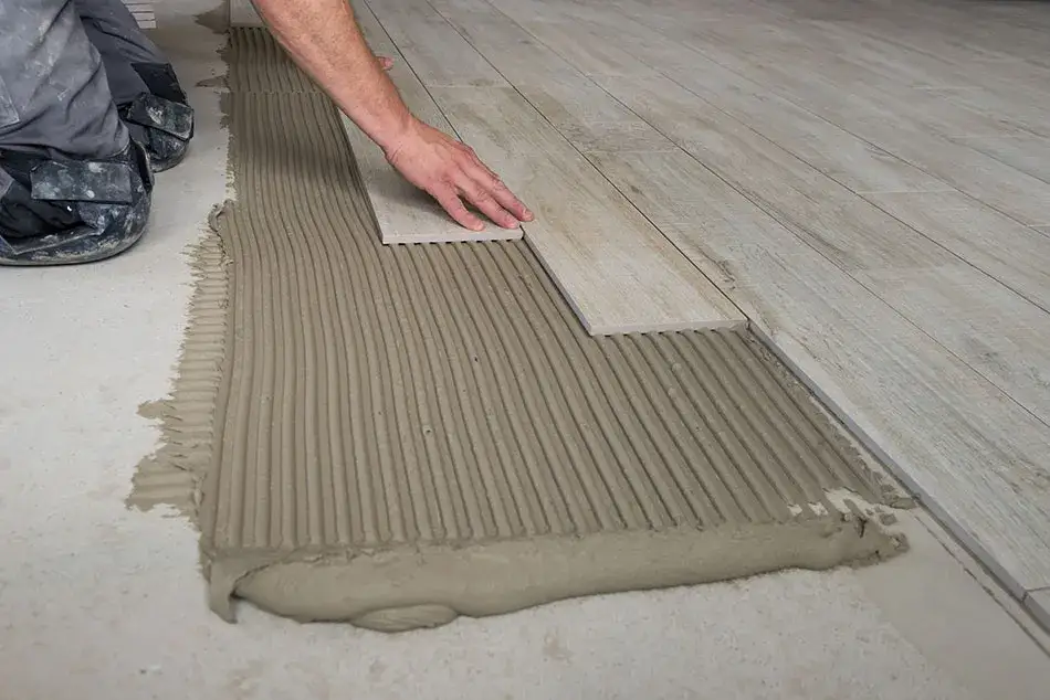 Przygotowanie podłoża pod płytki