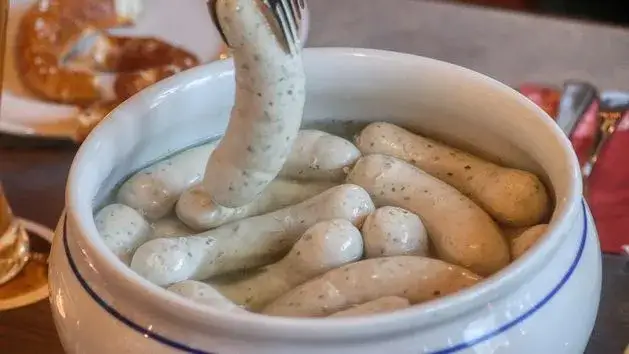 aromatyczna woda do parzenia białej kiełbasy