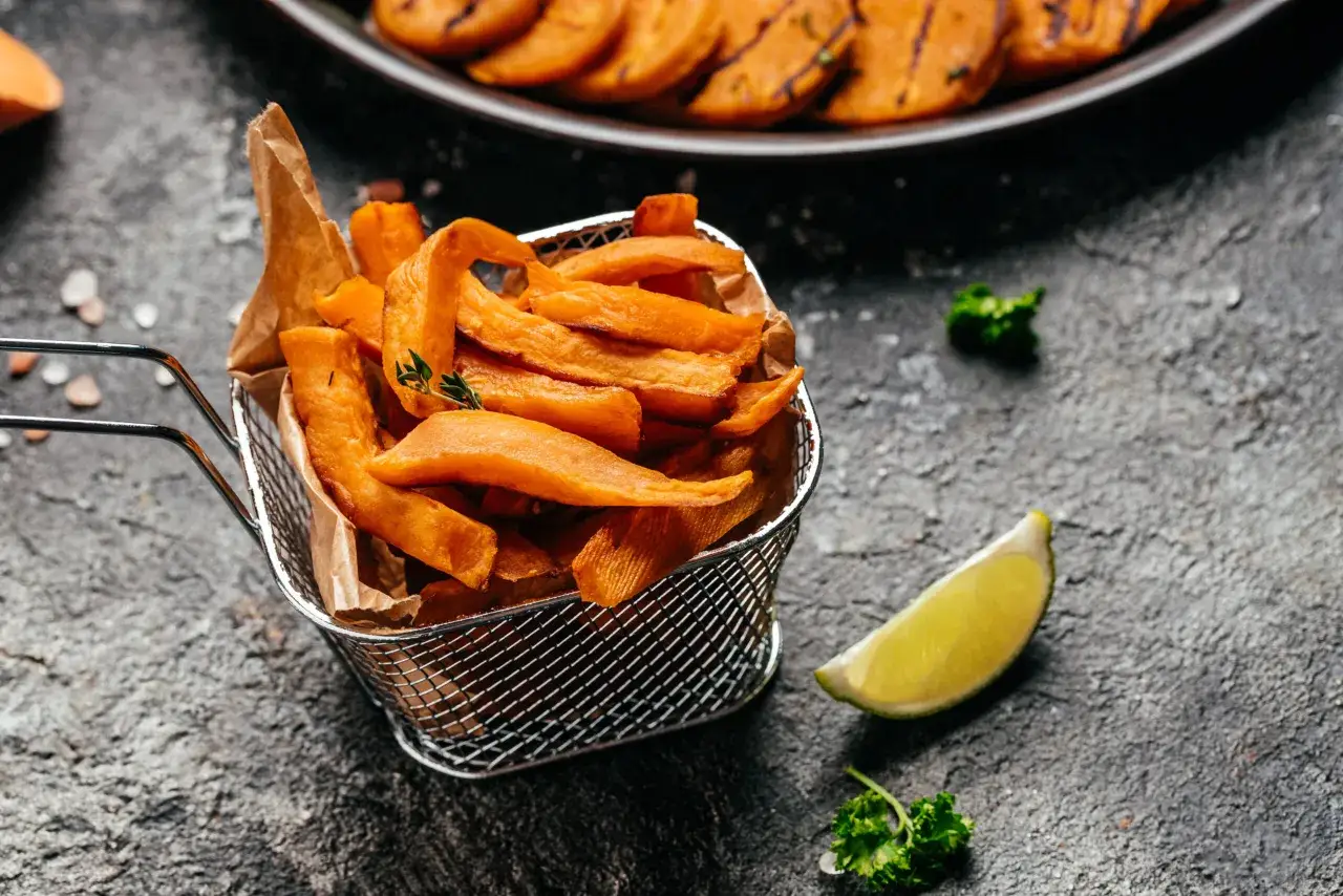 chrupiące frytki z batatów piekarnik air fryer