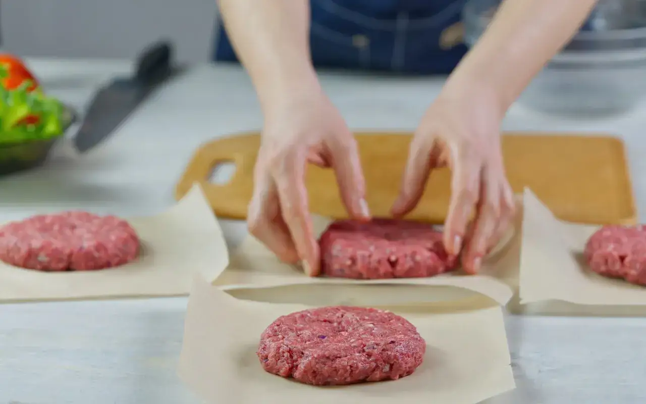 formowanie kotlet&oacute;w do burger&oacute;w