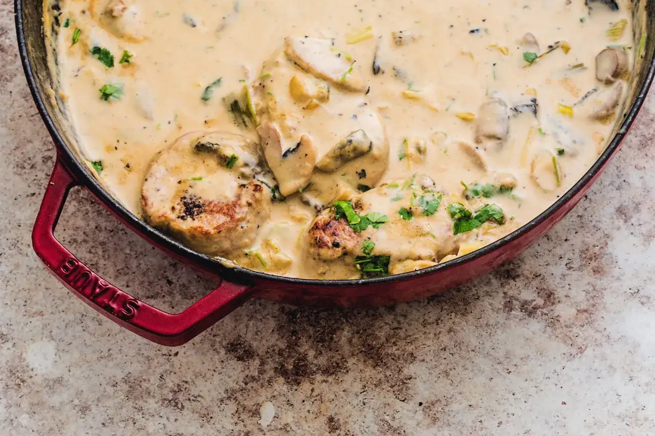 Polędwiczki wieprzowe w sosie pieczarkowym