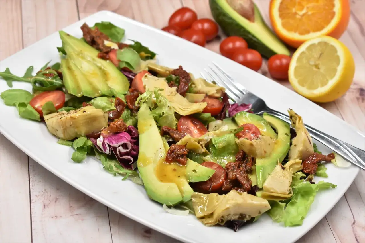 sałatka z dressingiem