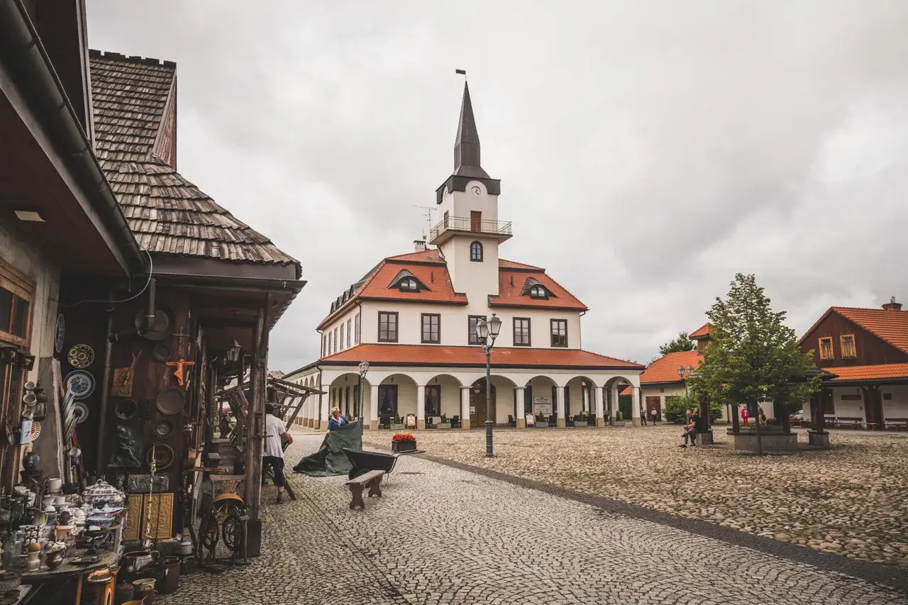 Rynek Stary Sącz kamienice bruk