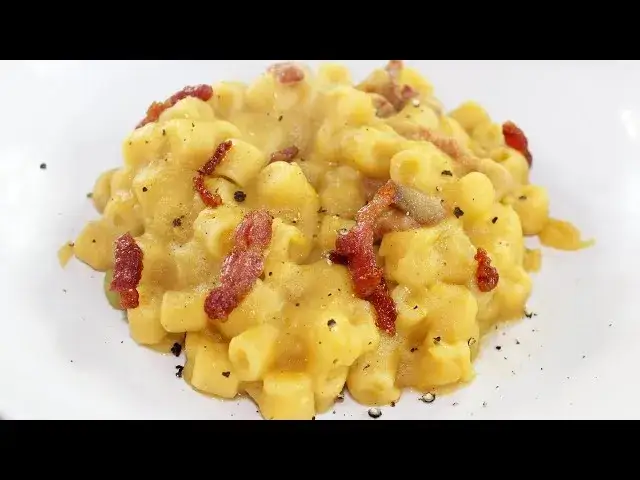 pasta e patate con pancetta o cotenna