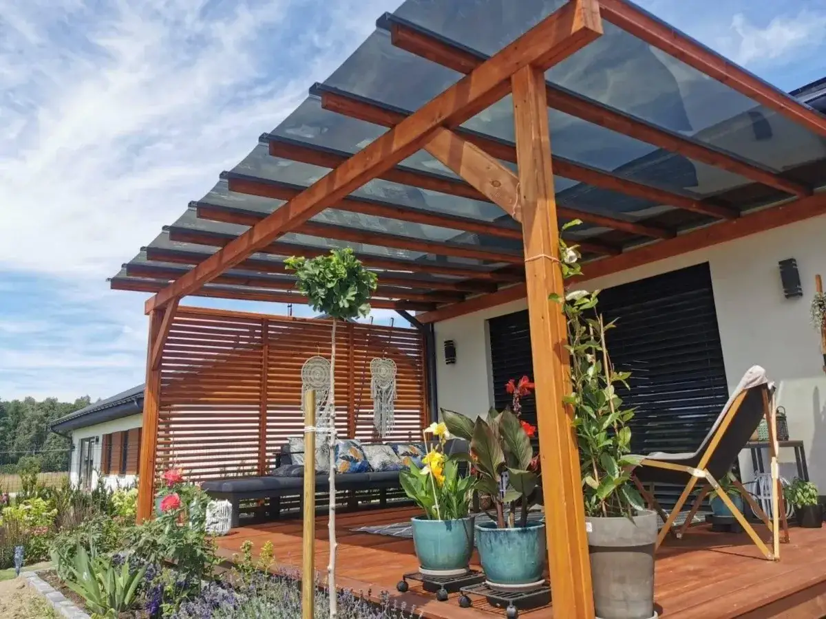 taras z zadaszeniem z poliwęglanu