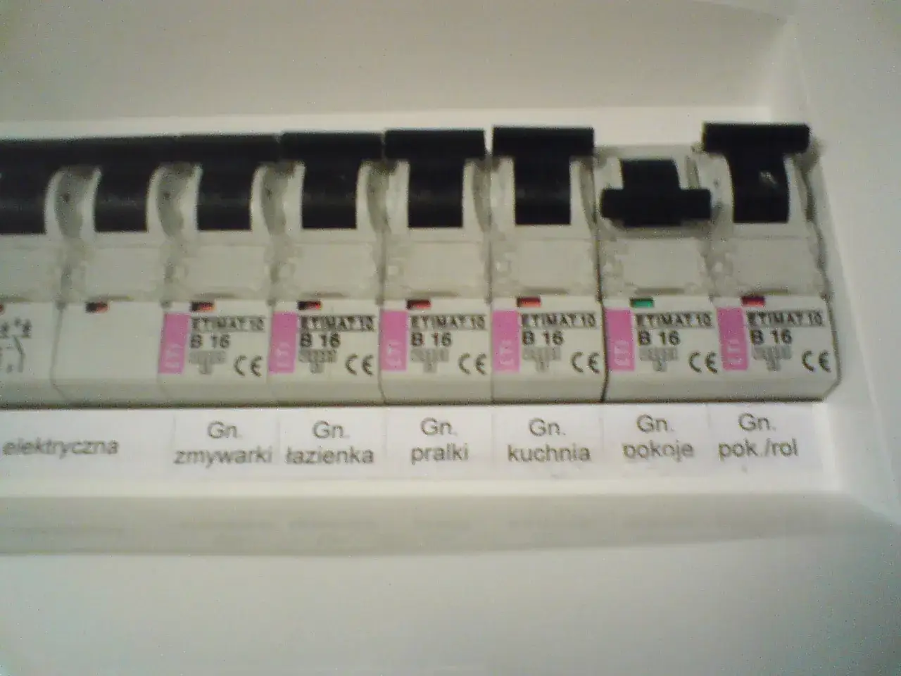 Przepalony bezpiecznik automatyczny