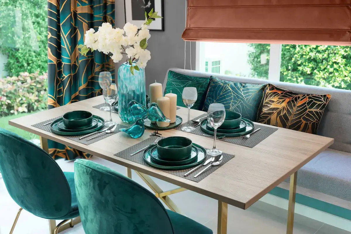 inspiracje dekoracji stołu w salonie na co dzień