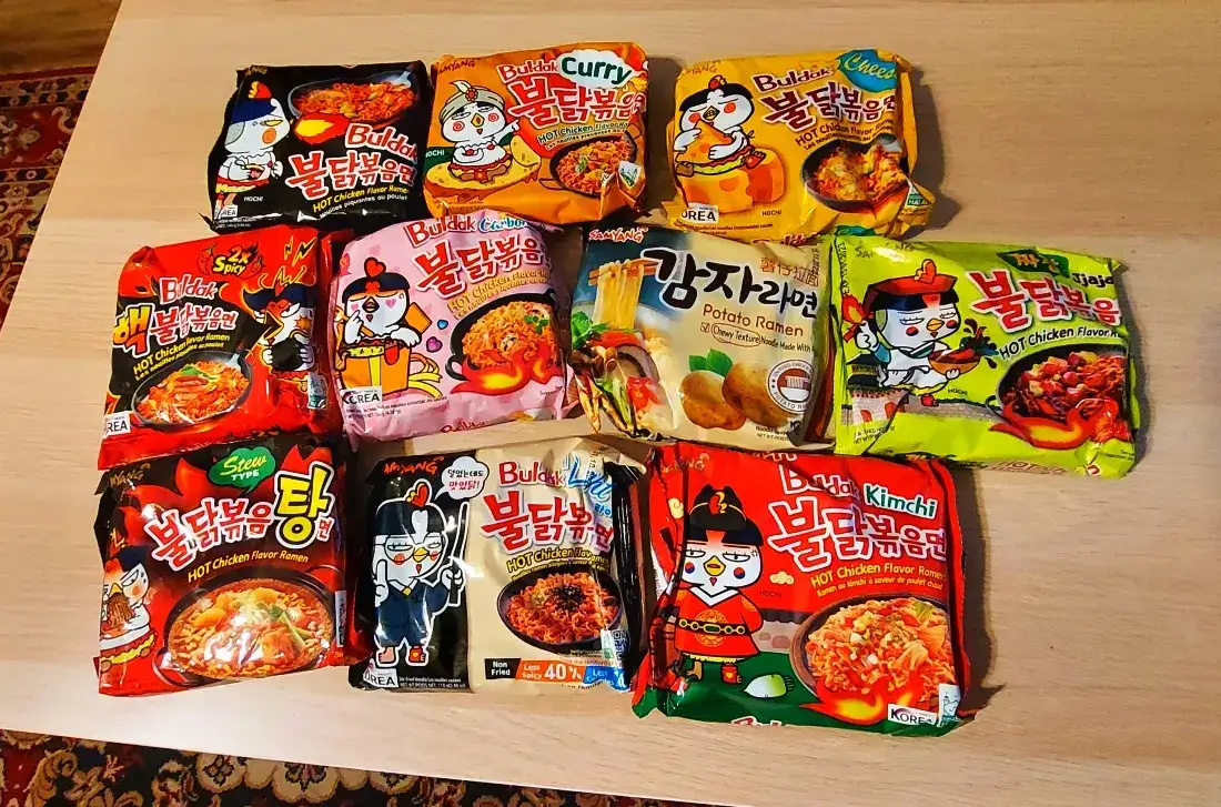 por&oacute;wnanie smak&oacute;w ramen Buldak