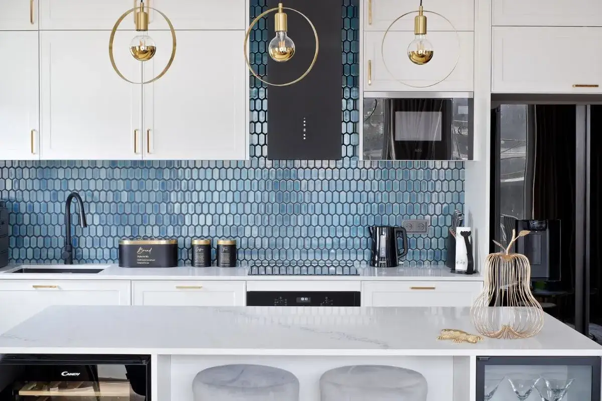 Nowoczesne płytki ścienne do kuchni, inspiracje backsplash