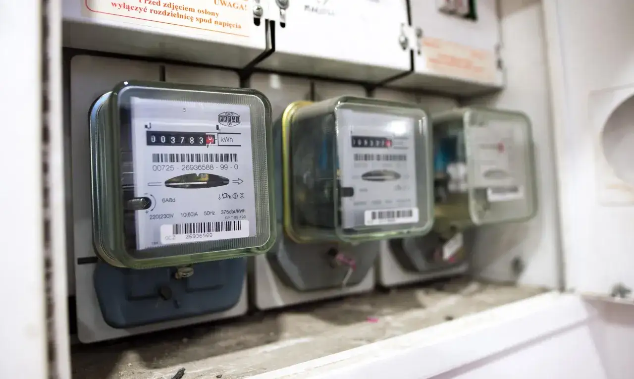 Zdjęcie Jak oszukać cyfrowy licznik prądu i uniknąć wysokich rachunków