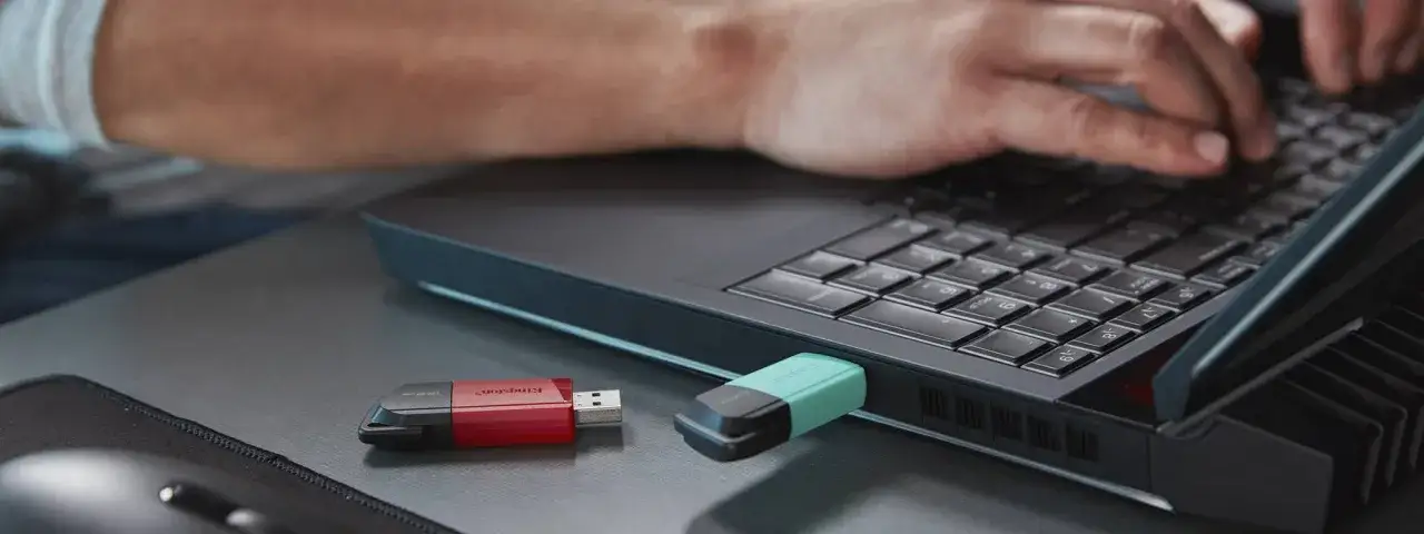 podłączanie pendrive do portu usb