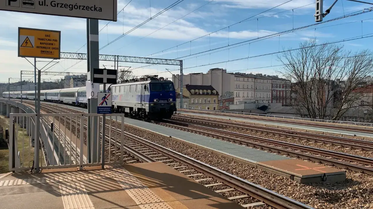 pociąg TLK na stacji