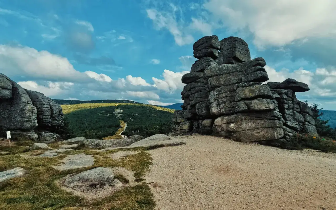 Formacje skalne Szrenica Trzy Świnki Końskie Łby