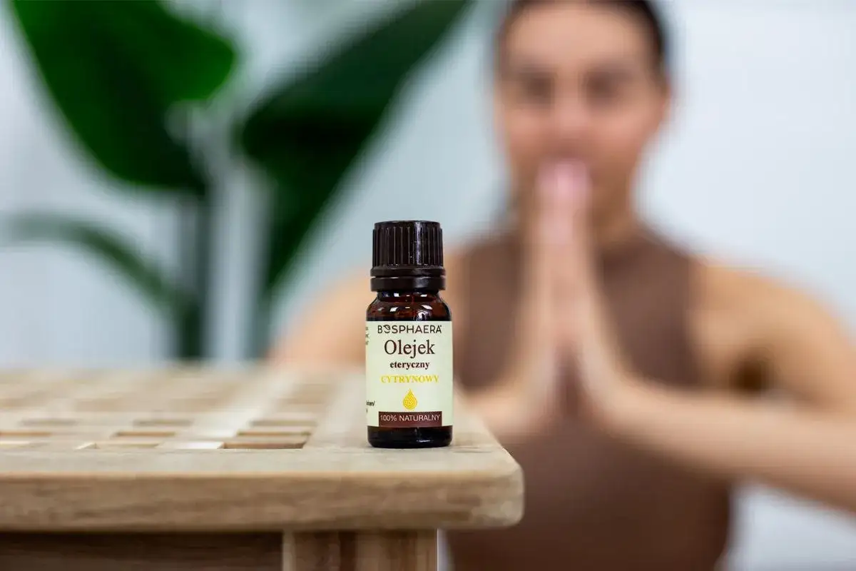 Olejki eteryczne, jak ten cytrynowy, mogą być używane w nawilżaczach, by stworzyć relaksującą atmosferę.