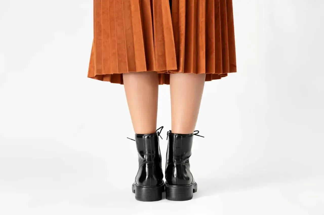 jakie buty do długiej spódnicy, długa spódnica i sneakersy, długa spódnica i kozaki, długa spódnica i szpilki