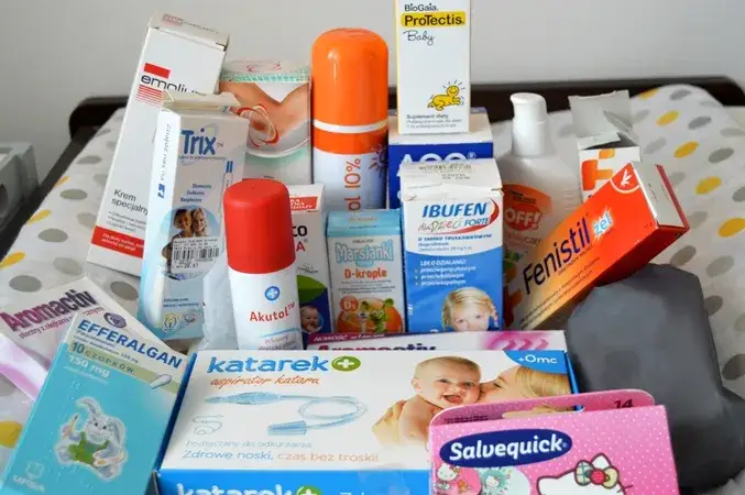 apteczka podr&oacute;żna dla dzieci wakacje