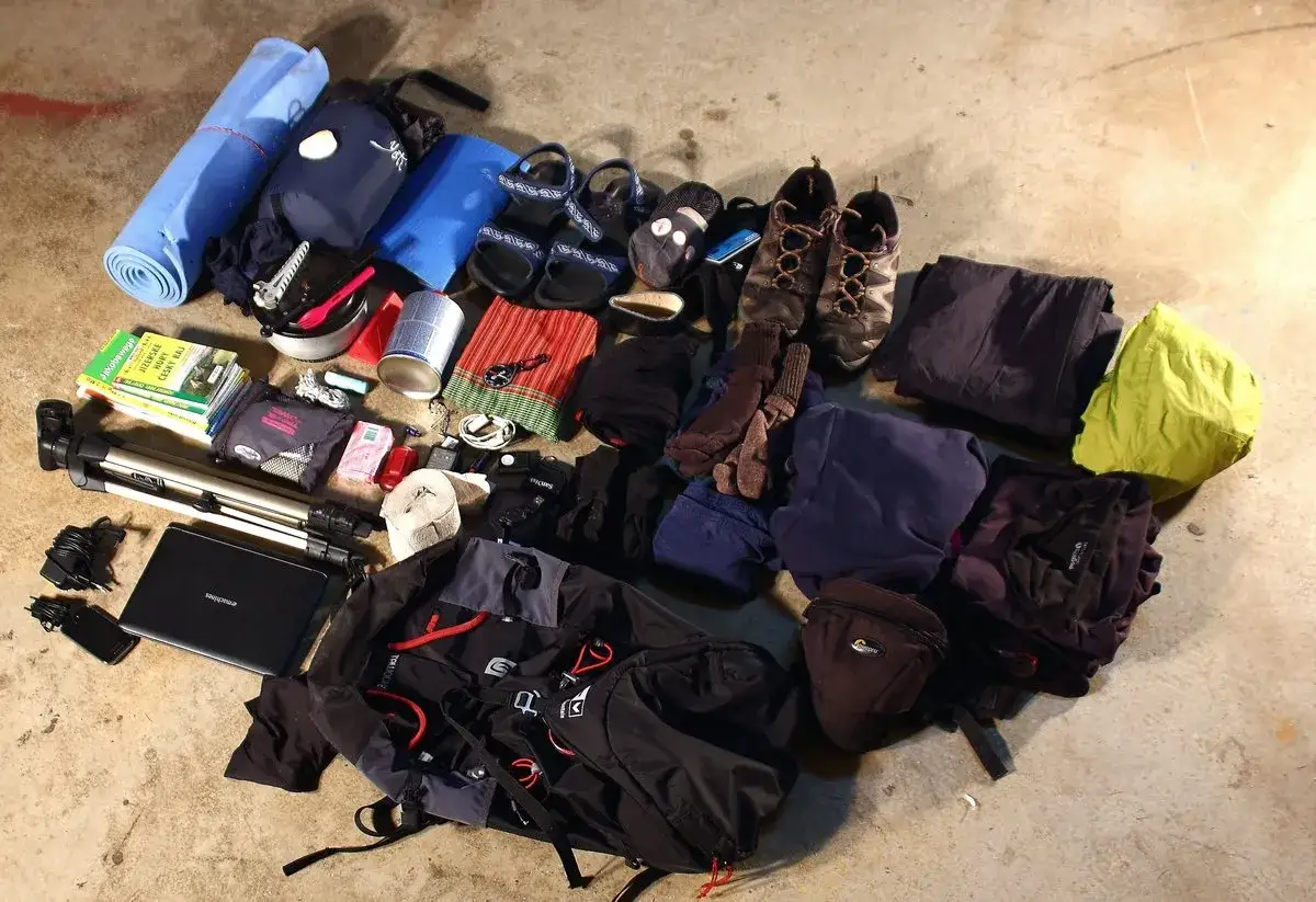 Jak zaplanować trasę drogi św. Jakuba Camino de Santiago z dziećmi? Plecak, buty, ubrania, śpiwór, mata, książki, laptop i inne niezbędne rzeczy.