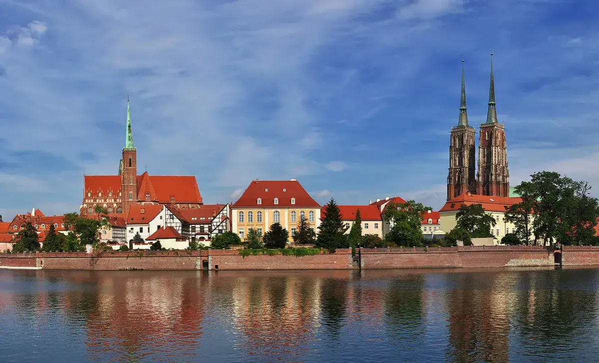 Panorama Wrocławia z widokiem na Ostr&oacute;w Tumski i rzekę