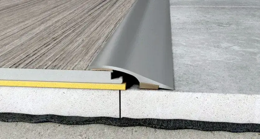 r&oacute;żnica poziom&oacute;w podłogi płytki panele