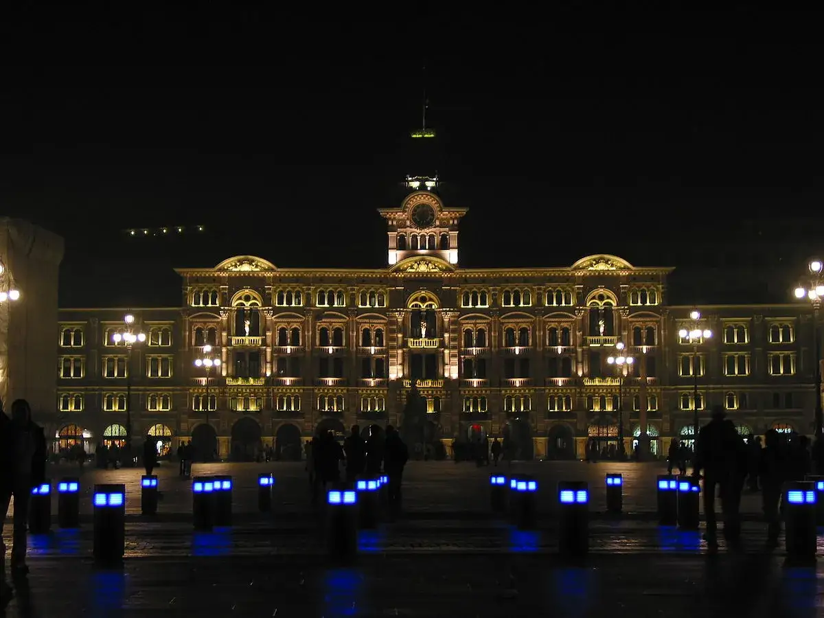 Piazza Unità d'Italia Triest nocą