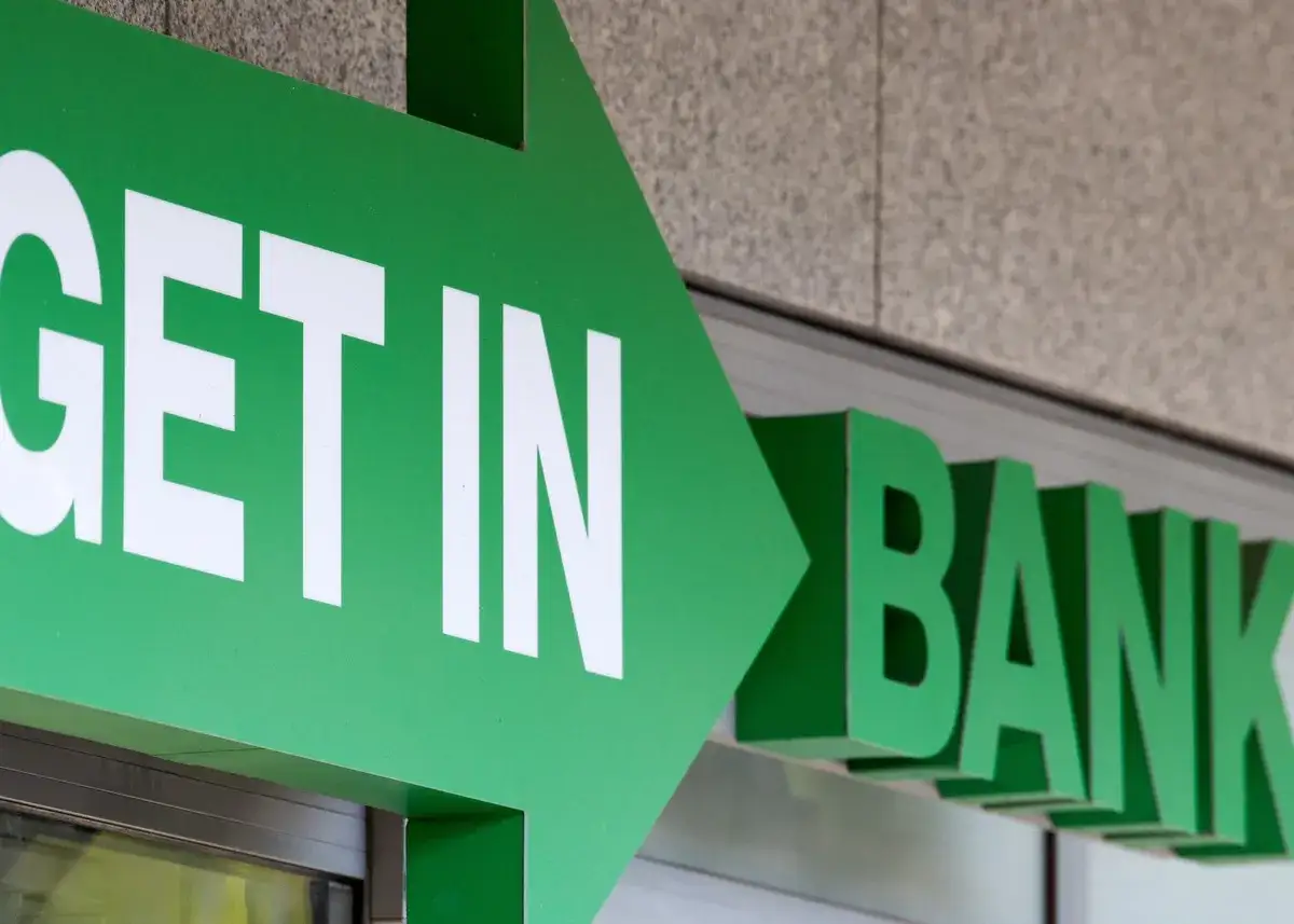 Zielona strzałka z napisem 