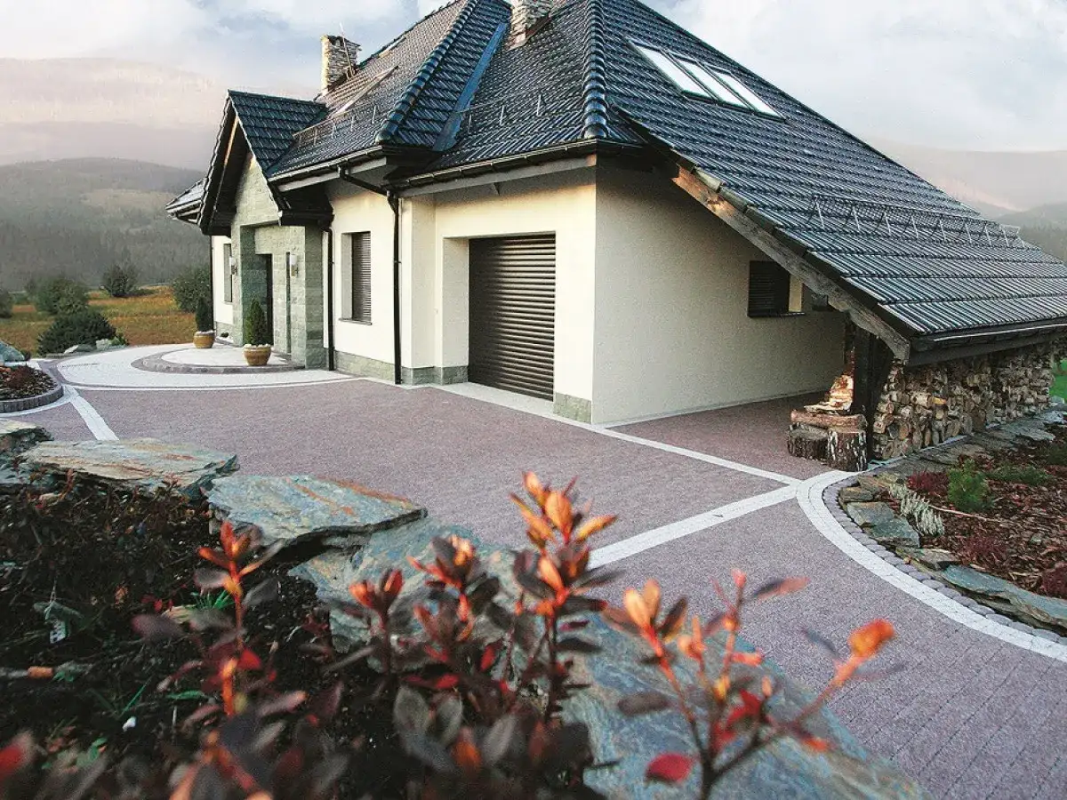 Gotowy podjazd dopasowany do stylu domu