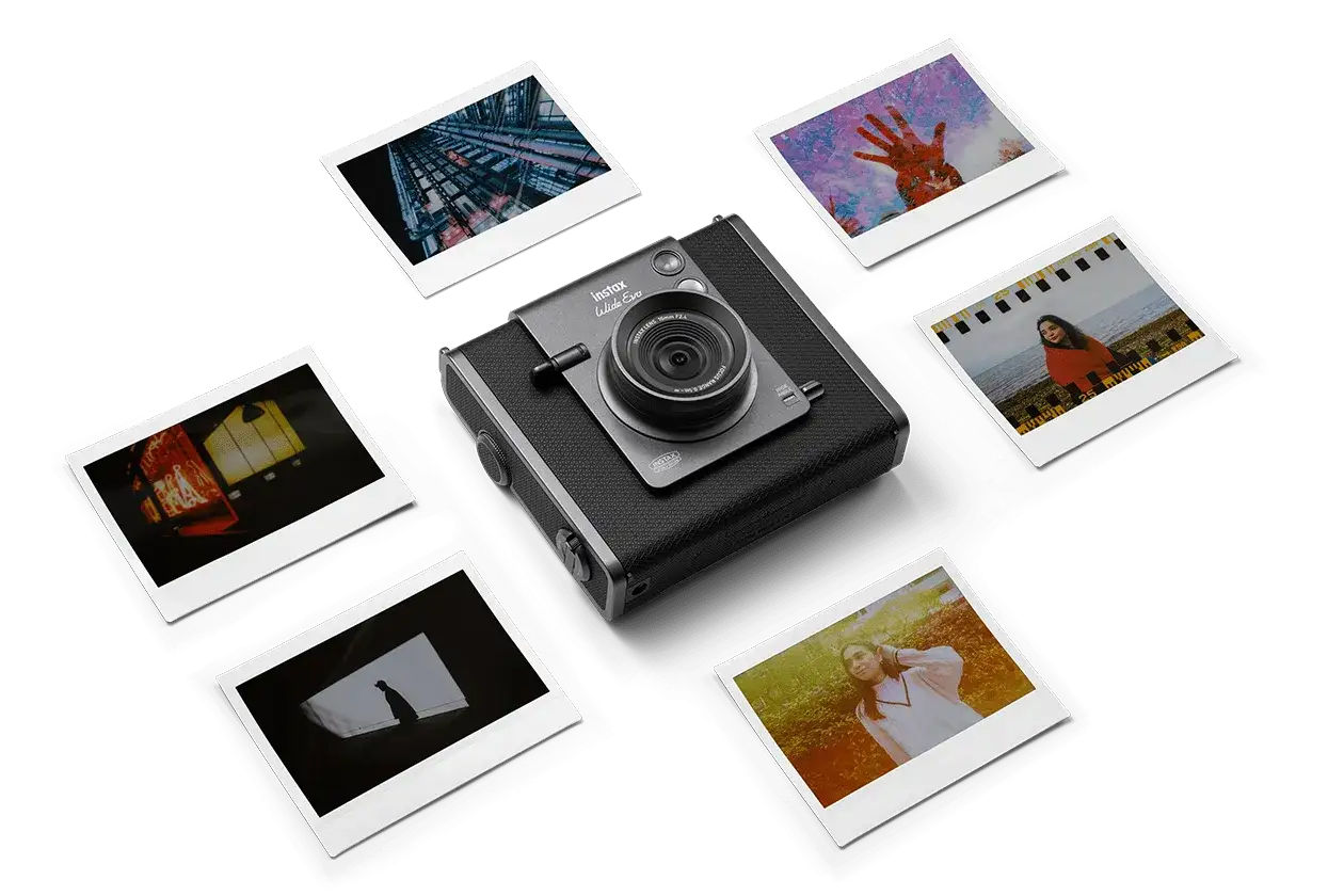 Instax Wide Evo pokazuje, jak działa aparat natychmiastowy. Zdjęcia z r&oacute;żnych miejsc otaczają aparat, tworząc kolaż wspomnień.