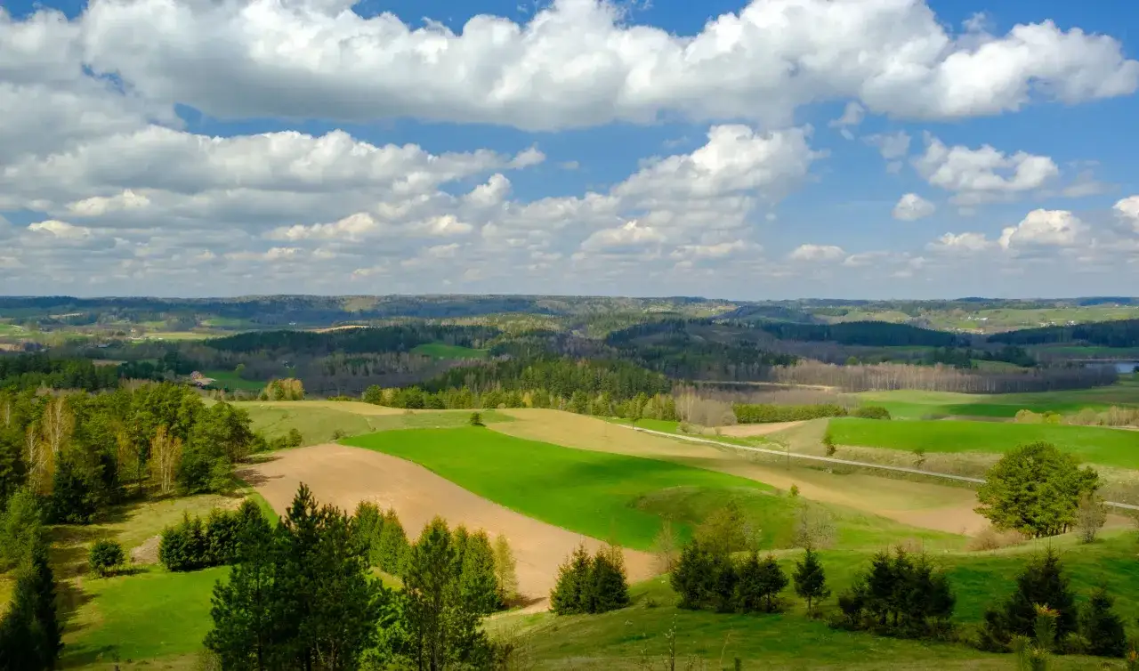 krajobraz Suwalszczyzny jeziora i pagórki