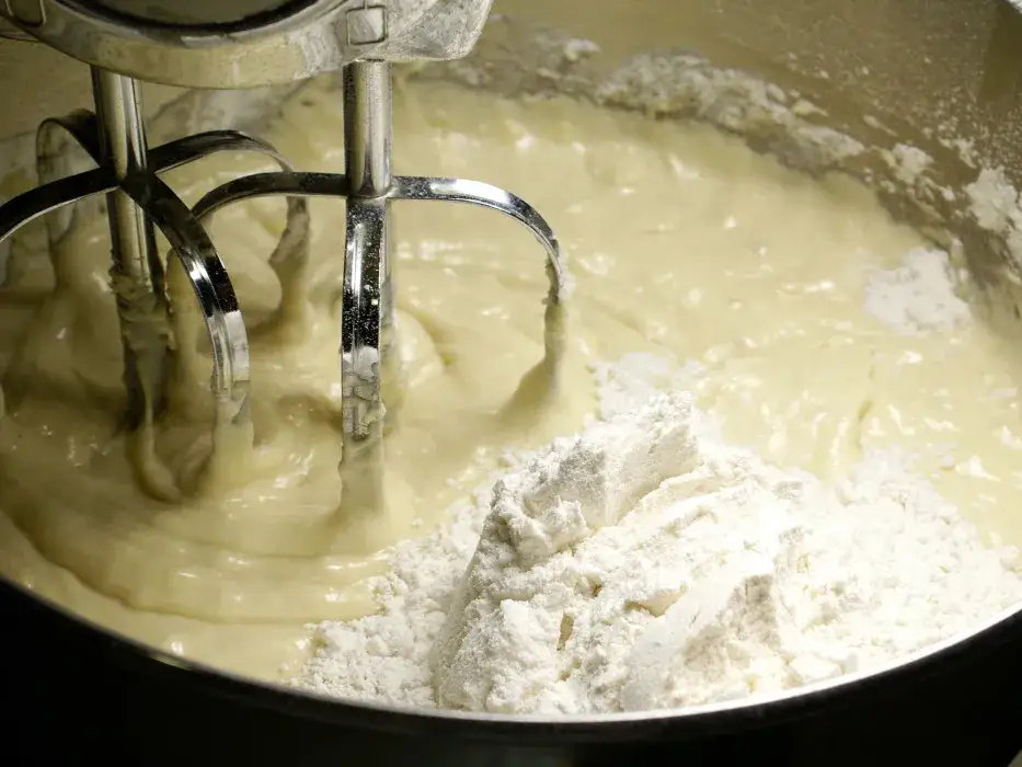 Zdjęcie Czy można jeść surową mąkę? Dowiedz się o zagrożeniach zdrowotnych