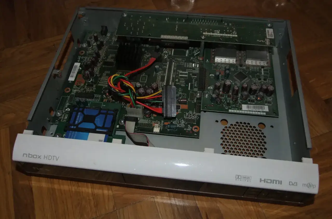 nbox hdtv recorder wnętrze