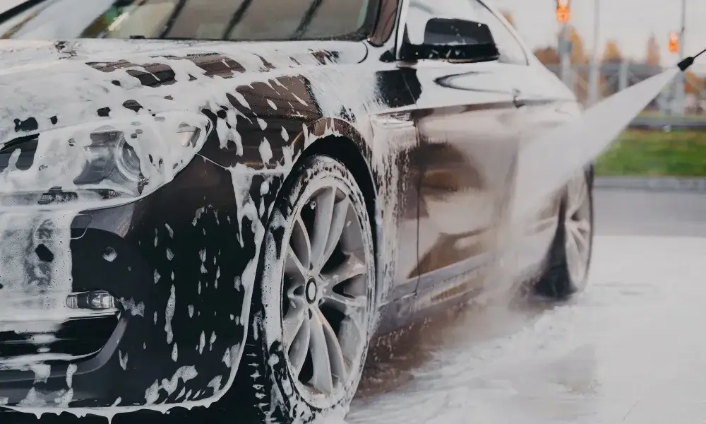 Myjnia bezdotykowa przygotowanie samochodu