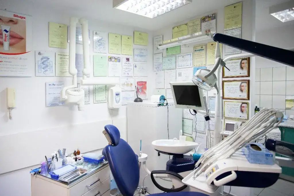 Zdjęcie Gdzie z bólem zęba w Koninie? Sprawdź dostępne kliniki dentystyczne