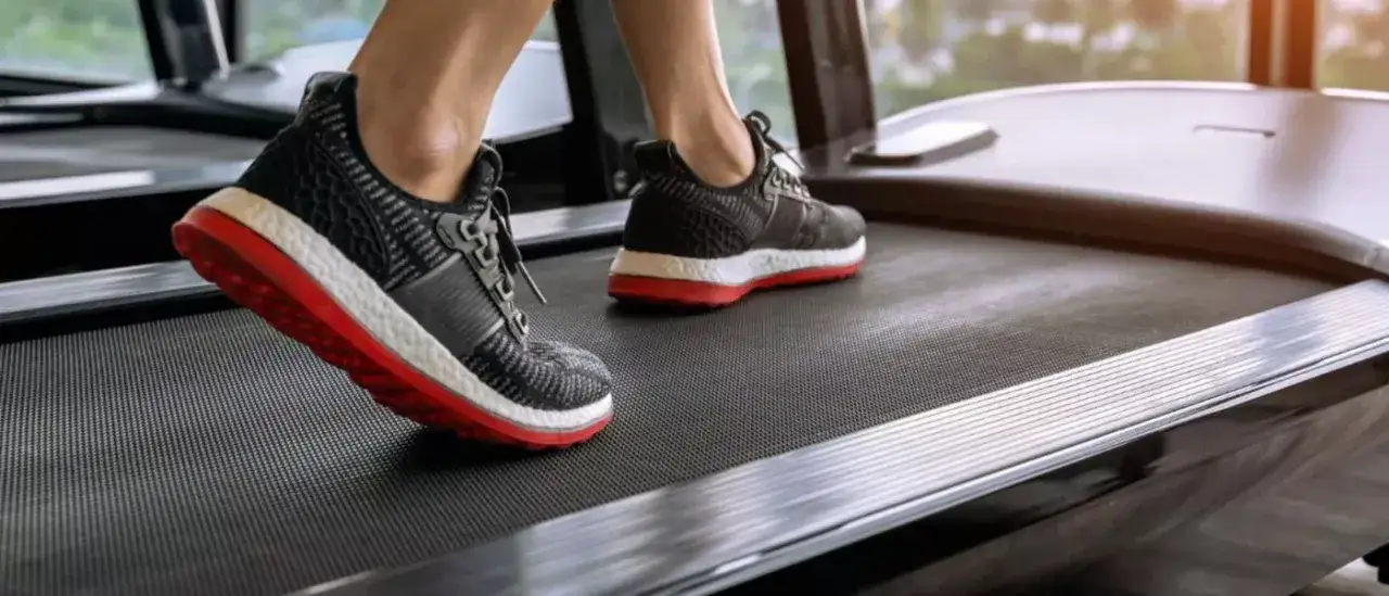 Zdjęcie Czy warto kupić bieżnię do domu? Odkryj ukryte koszty i korzyści