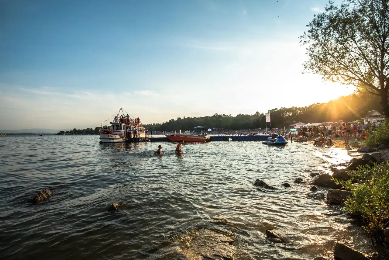 Zdjęcie Jezioro Głębinowskie: piękno, atrakcje i tajemnice wód Nyskich