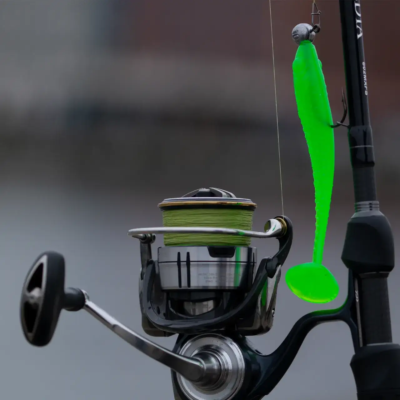 Zdjęcie Jak założyć gumę na haczyk - proste sposoby, które musisz znać