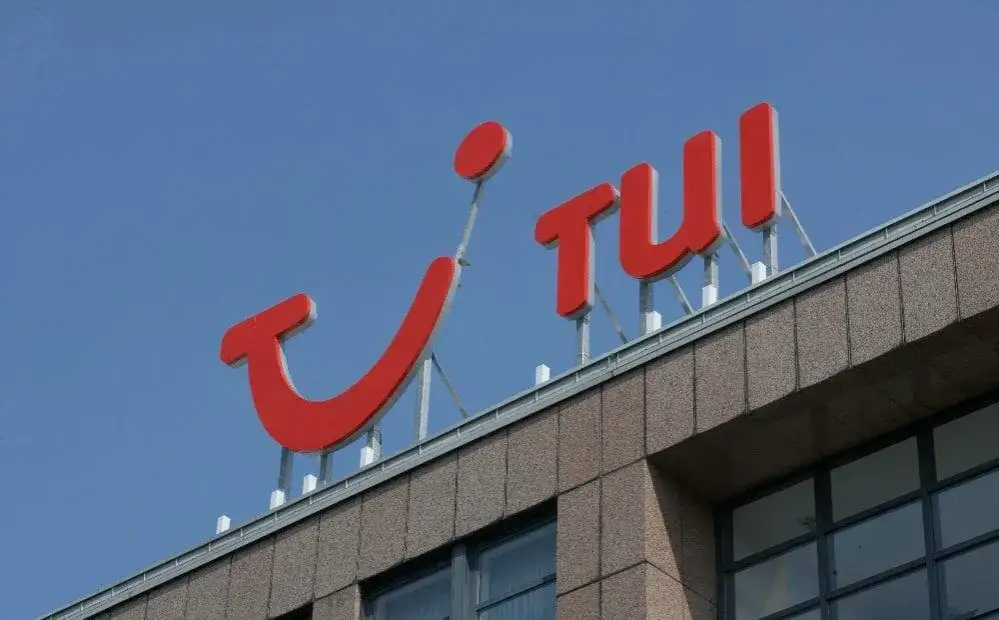 Zdjęcie Czy biuro podróży odpowiada za opóźniony lot? Zaskakujące fakty i przepisy