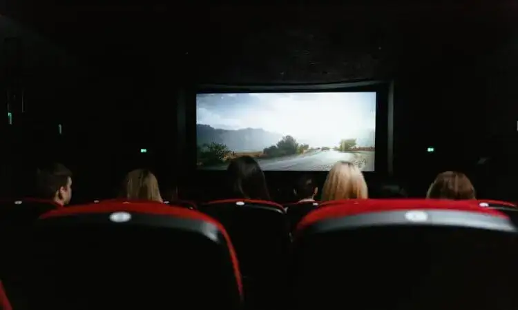 Zdjęcie Czy reklamy są wliczone w czas trwania filmu w kinie: Ważne informacje