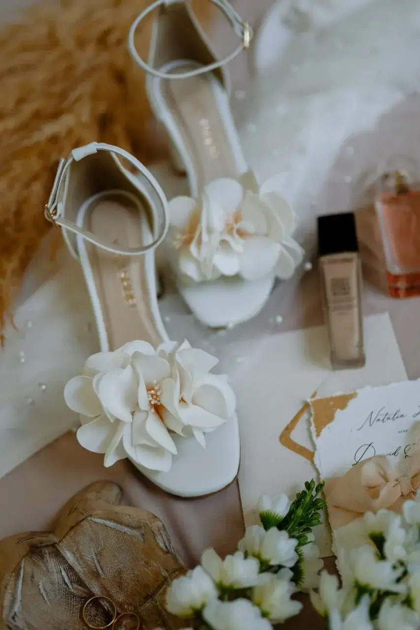 Zdjęcie Jakie buty do sukni ślubnej boho, aby czuć się komfortowo i stylowo?