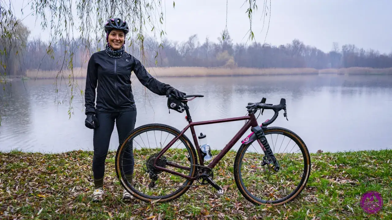 Zdjęcie Co ubrać na rower jesienią, aby cieszyć się komfortem i bezpieczeństwem