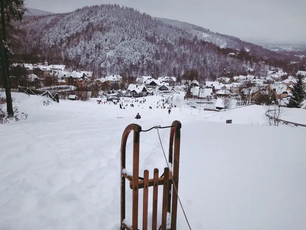 Zdjęcie Karpacz - najlepsze miejsca na sanki z dzieckiem, które zachwycą