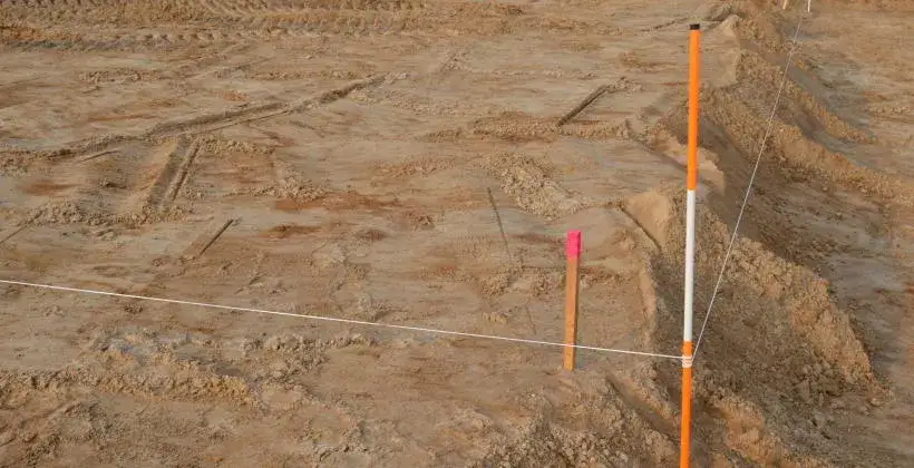 Zdjęcie Jakie deski dla geodety: Wybierz odpowiednie materiały dla dokładnych pomiar&oacute;w