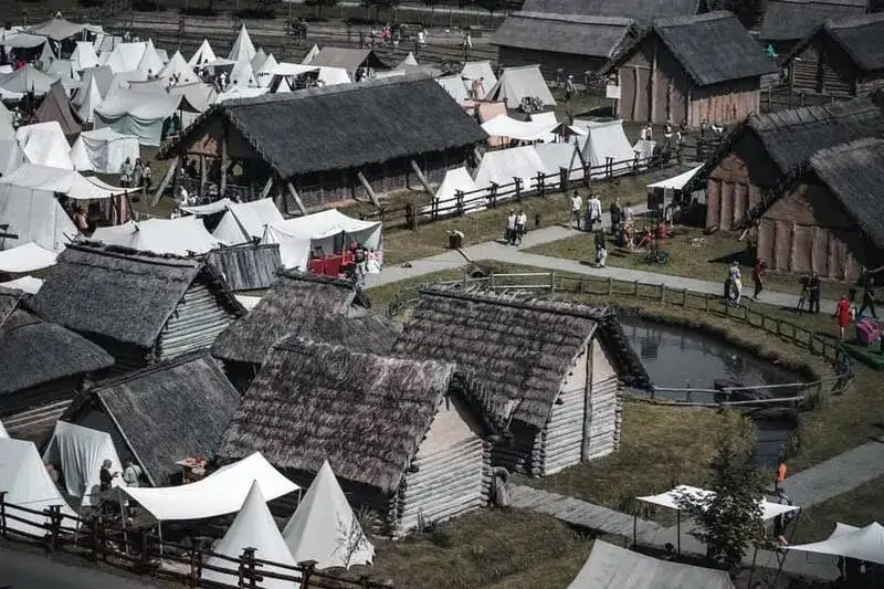 Zdjęcie Skansen Archeologiczny Karpacka Troja - historia i atrakcje dla odwiedzających